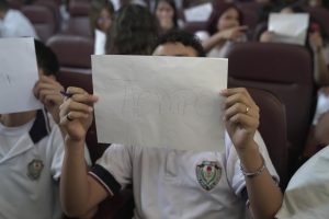 HISTORIAS FILMADAS POR JÓVENES LLEGAN AL COLEGIO RITA LECUMBERRI Y ABREN CONVERSACIÓN SOBRE RIESGOS Y EMPATÍA 1